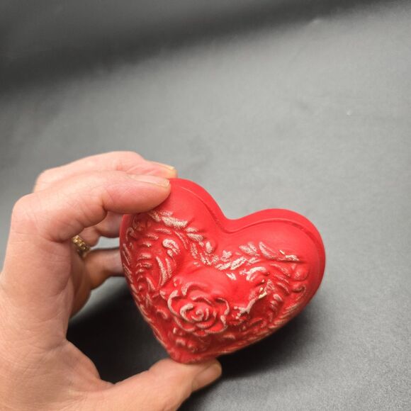 Vintage Small Heart Shaped Valentine Ceramic Jewelry Trinket Box Red - Picture 3 of 9